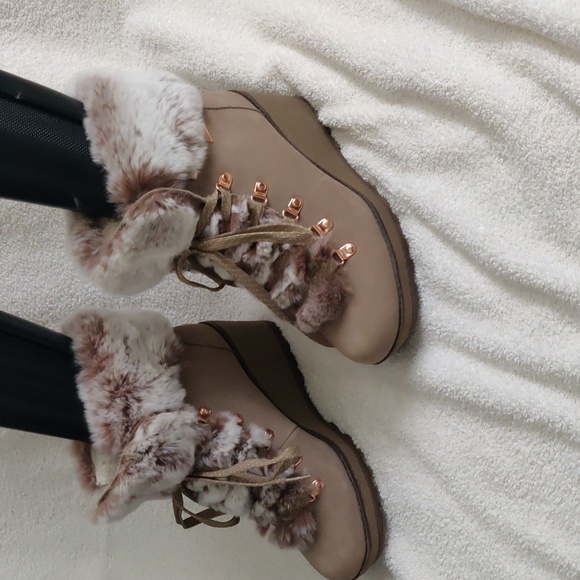 Cougar Penelope waterproof Suede & Rabbit Fur-Trim Wedge Mushroom Booties sz 9 - Picture 2 of 12